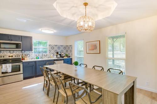 Malakoff Retreat with Hot Tub and Lake Access! in Malakoff, USA