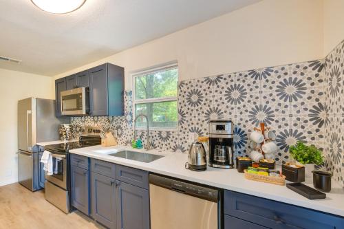 Malakoff Retreat with Hot Tub and Lake Access! in Malakoff, USA