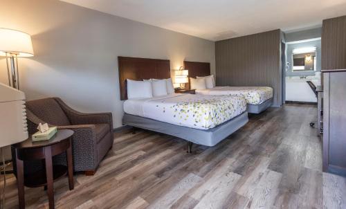 2 queen beds