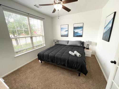 Hot Tub 4BR Home - Huge Backyard, Game Room, Porch in Little Elm, USA