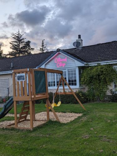 FINN VILLAGE "Raspberry Cottage" Private Garden, 6-seater Hot Tub, Firepit & Pizza Stove