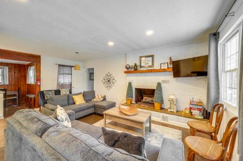 Boone Vacation Rental with Private Hot Tub and Deck in Boone, USA
