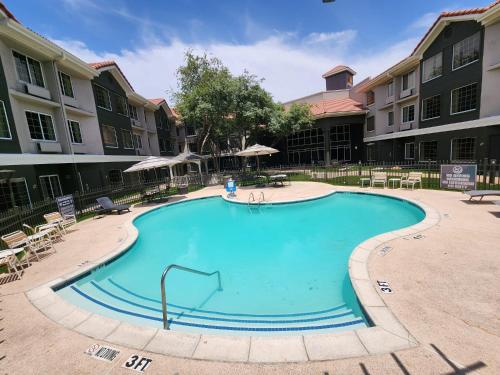 La Quinta Inn & Suites by Wyndham Dallas Addison Galleria
