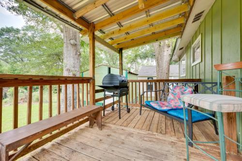 B&B Columbus - Quiet Columbus Home with Private Deck and Grill! - Bed and Breakfast Columbus