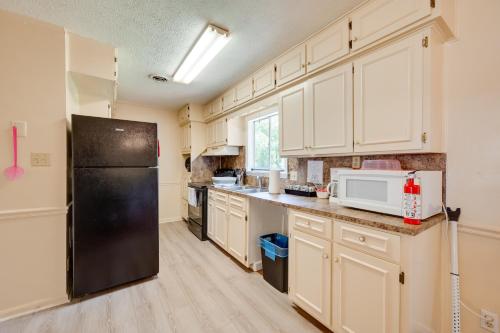 Quiet Columbus Home with Private Deck and Grill! in Columbus, USA