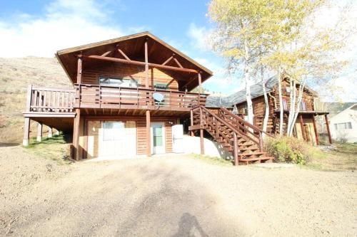 Yellowstone Lookout Lodge