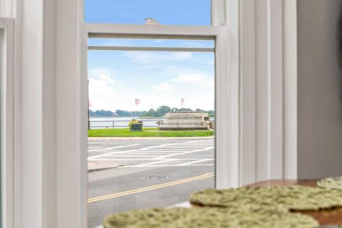 A by the Bay - Stunning Seaside Apartment thumb 3