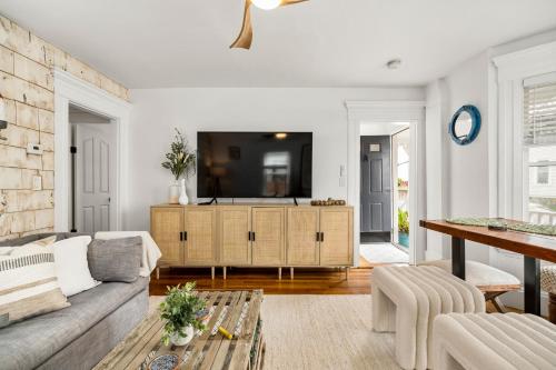 A by the Bay - Stunning Seaside Apartment detail