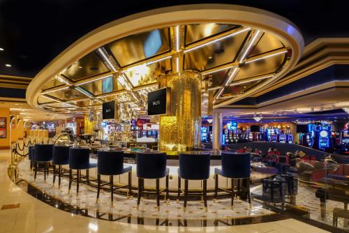 Horseshoe Las Vegas Review - Formerly Bally's (2023)