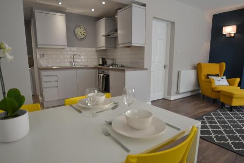 Charming 1 bed riverside apartment 2