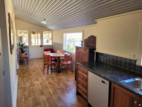 Sunset Ridge Accommodation -Rockville Homestead in 霍克