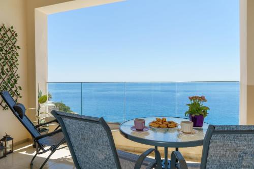 Mountain and Sea - Stunning sea view luxury home