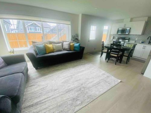 The Royal Bay Escape: Cozy 2 bedrooms garden suite - Apartment - Colwood