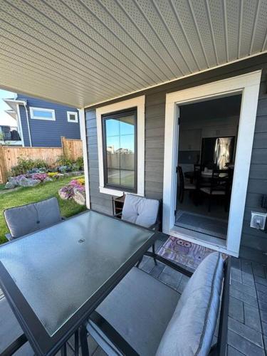 The Royal Bay Escape: Cozy 2 bedrooms garden suite in Colwood
