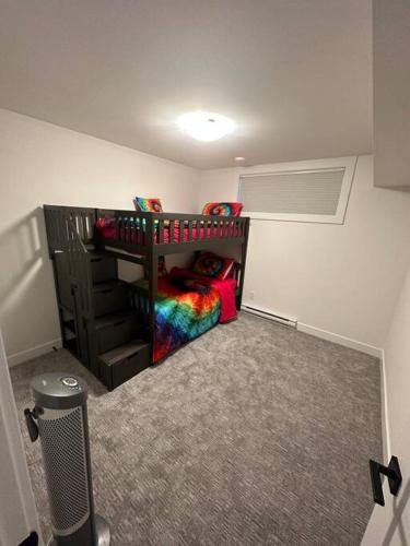 The Royal Bay Escape: Cozy 2 bedrooms garden suite in Colwood, Canada