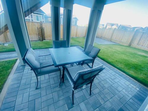 The Royal Bay Escape: Cozy 2 bedrooms garden suite in Colwood