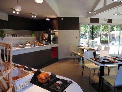 Logis Hotel Domaine du Moulin Cavier - Restaurants & Spa - 식음료(F&B)