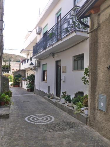 Ieeja, Casa Bianca Grande in Rodi' Milici