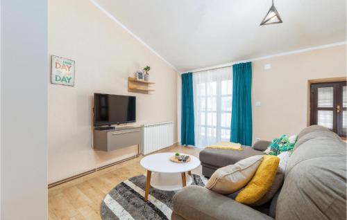 2 Bedroom Gorgeous Home In Marcana in Sarici