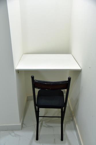 One-Bedroom Apartment image 10