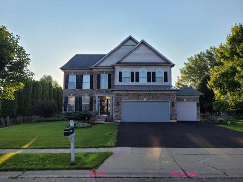 Holidays in Chicago! Large Home - Beats 2 Hotel Rooms! in Algonquin, USA