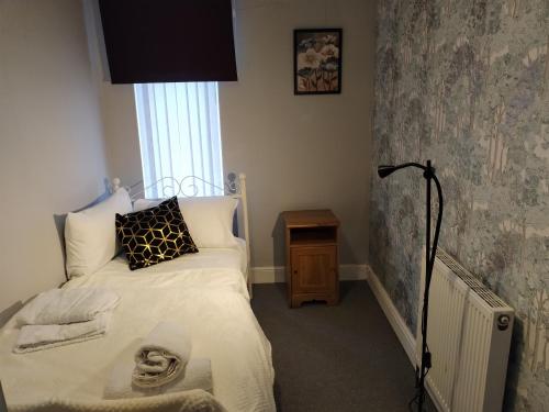 Comfortable 4-Bed House in Hucknall Nottingham