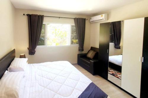 Modern 2 Bed Eco-Friendly Apartment with Air Con and Work Space Apt 3