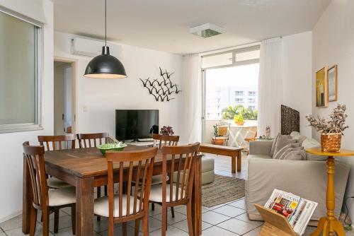 Apartamento 3 quartos +2 garagens+2 banheiros a 40m da Praia dos Ingleses/florianopolis