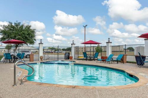 Best Western PLUS Victoria Inn & Suites