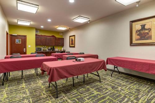 Best Western PLUS Victoria Inn & Suites