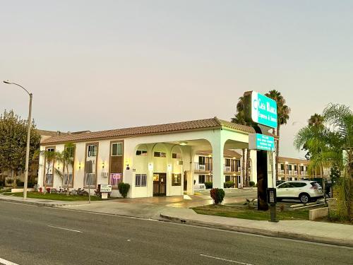 Casa Blanca Express & Suites Cypress Buena Park - Anaheim Area in Cypress, USA