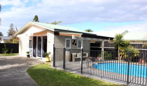 The Pool House Bed & Breakfast - Napier - Accommodation