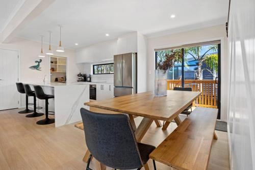 Another on Leo, Waihi Beach