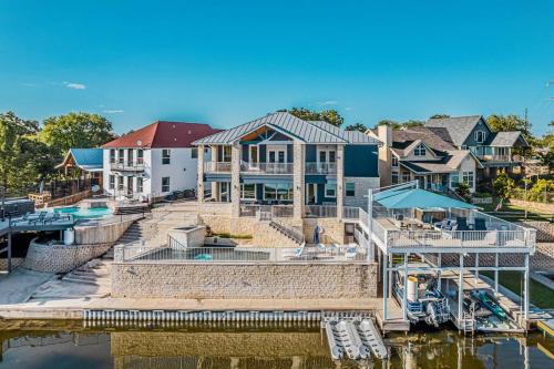 New Big Blue in LBJ Waterfront with a Private Pool