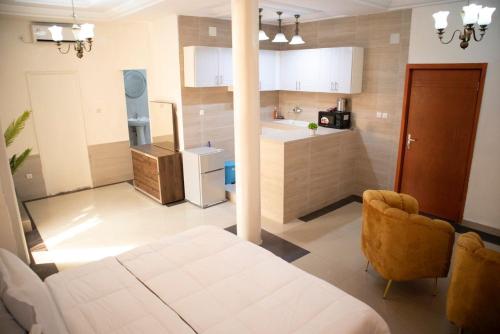 residence queen house - image 3