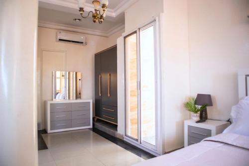 Studio Apartment image 9
