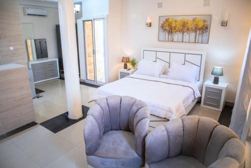 Studio Apartment image 8