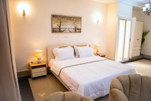Studio Apartment image 6