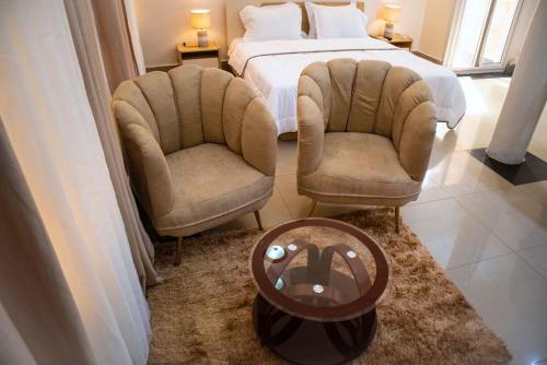 Studio Apartment image 2
