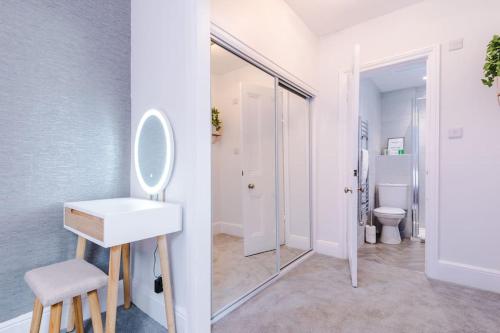 One-Bedroom Apartment image 10