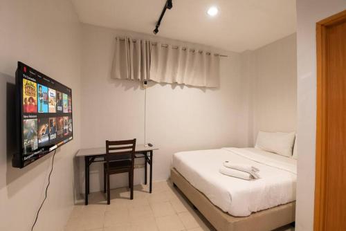 JP Santiago Studio Makati J304, Manila