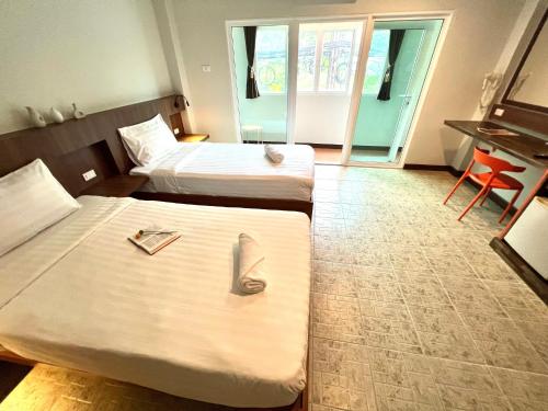 room detail thumbnail 1