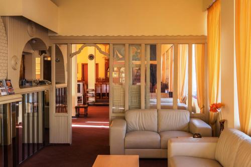 Shared lounge/TV area, Hotel Panorama in Kalamata