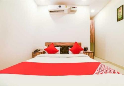 OYO Flagship The Crown Guest House