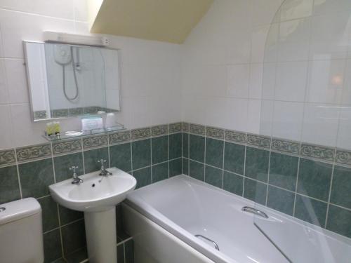 The Atherstone Red Lion Hotel - image 14