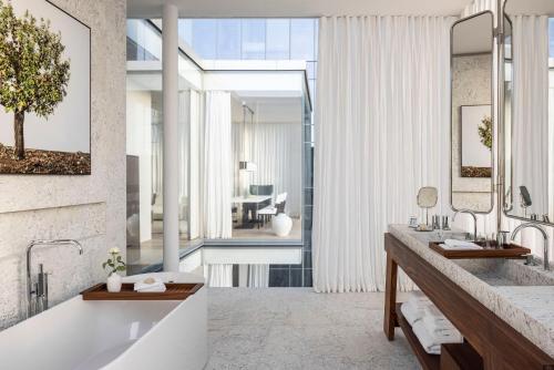 R48 Hotel and Garden - image 4