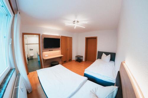 Deluxe Twin Room image 4