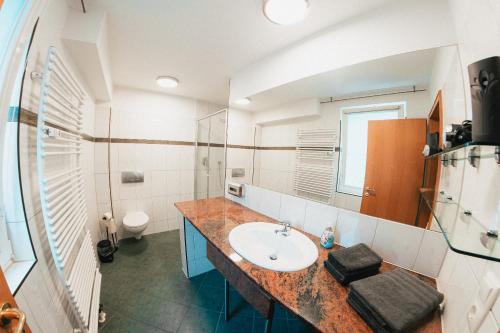 Deluxe Twin Room image 3