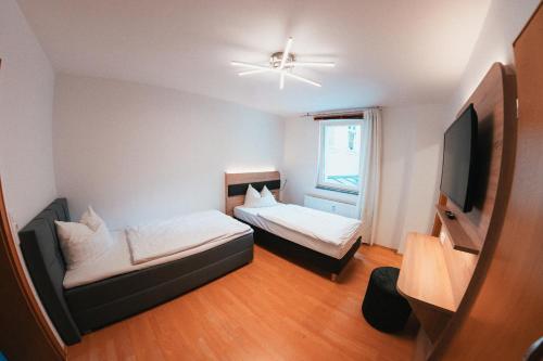 Deluxe Twin Room image 2