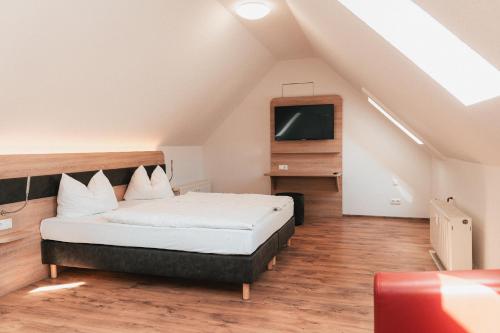 Deluxe Triple Room image 9
